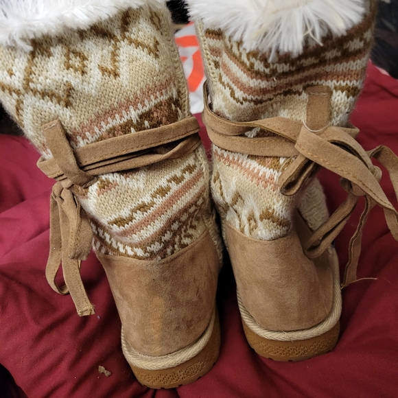 Muk luks boots size 7 - Picture 2 of 10